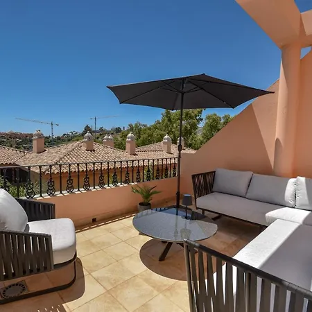 Penthouse With Sea Views In Nueva Andalucia Lejlighed