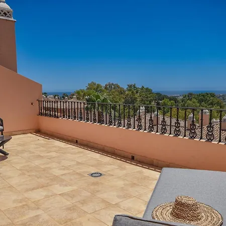 Penthouse With Sea Views In Nueva Andalucia Lejlighed Marbella