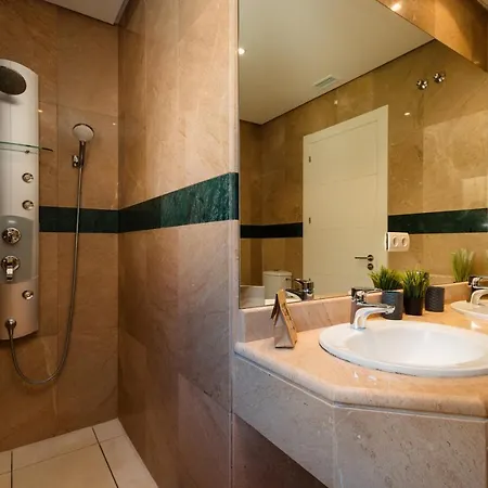 Penthouse With Sea Views In Nueva Andalucia Lejlighed