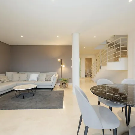 Penthouse With Sea Views In Nueva Andalucia Marbella