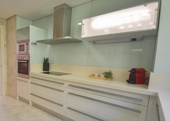 Penthouse With Sea Views In Nueva Andalucia