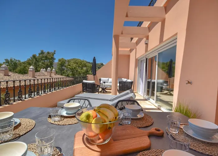 Апартаменти Penthouse With Sea Views In Nueva Andalucia *