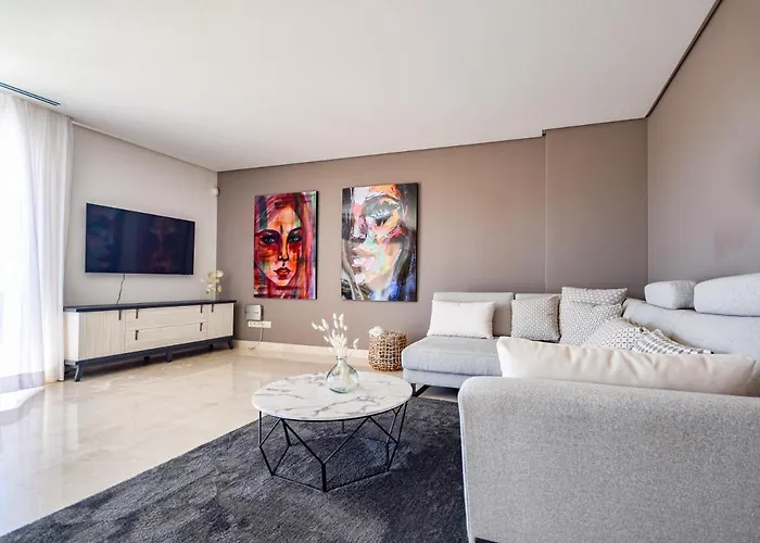 Penthouse With Sea Views In Nueva Andalucia Апартаменти *