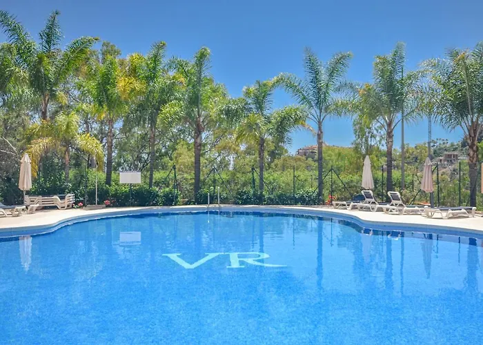 Апартаменти Penthouse With Sea Views In Nueva Andalucia