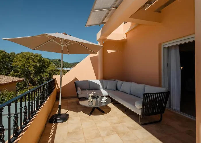 Penthouse With Sea Views In Nueva Andalucia Апартаменти *