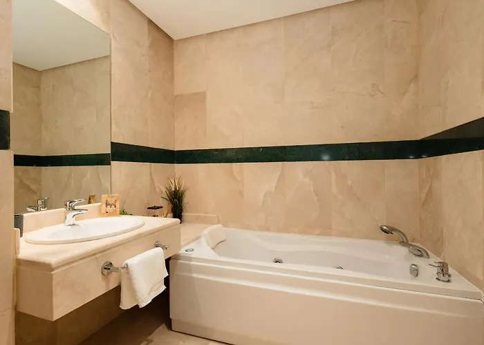 Penthouse With Sea Views In Nueva Andalucia Апартаменти