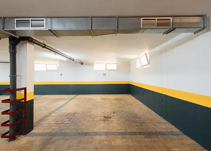 Апартаменти Penthouse With Sea Views In Nueva Andalucia