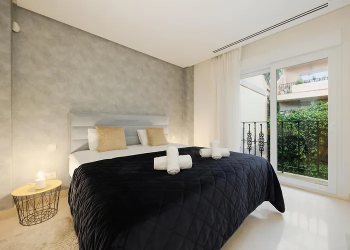 Penthouse With Sea Views In Nueva Andalucia Апартаменти *