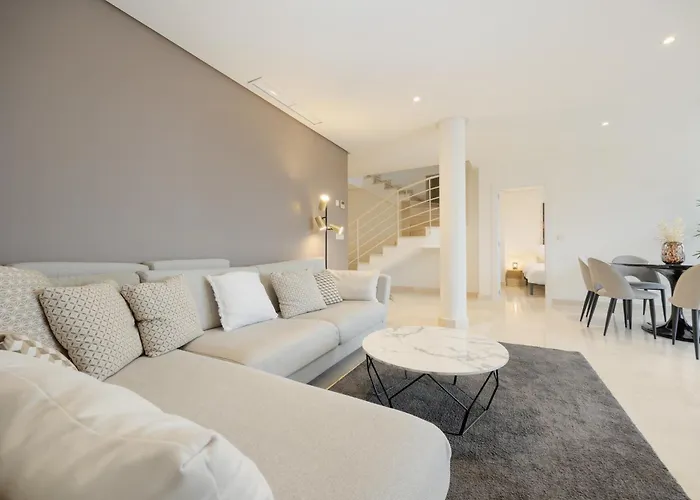 Апартаменти Penthouse With Sea Views In Nueva Andalucia *