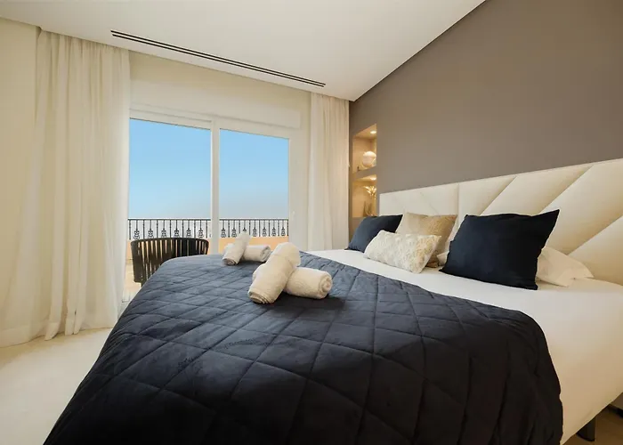 Penthouse With Sea Views In Nueva Andalucia