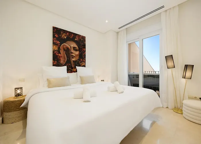 Апартаменти Penthouse With Sea Views In Nueva Andalucia