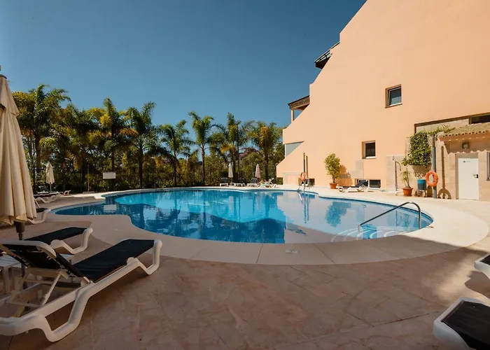 Lejlighed Penthouse With Sea Views In Nueva Andalucia *