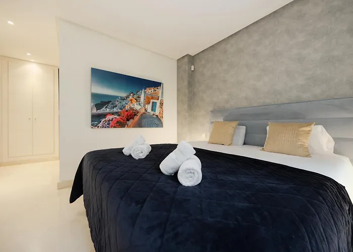 Penthouse With Sea Views In Nueva Andalucia Lejlighed