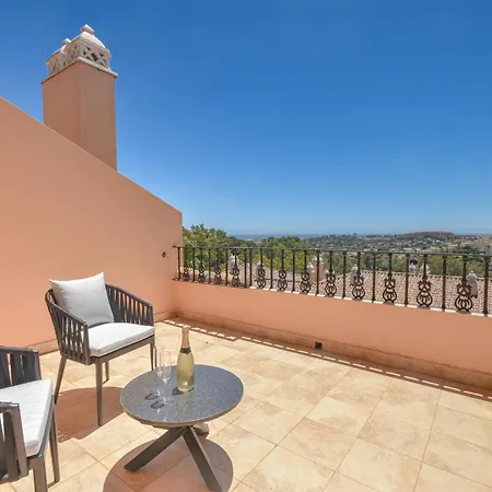 Penthouse With Sea Views In Nueva Andalucia Appartement Marbellac