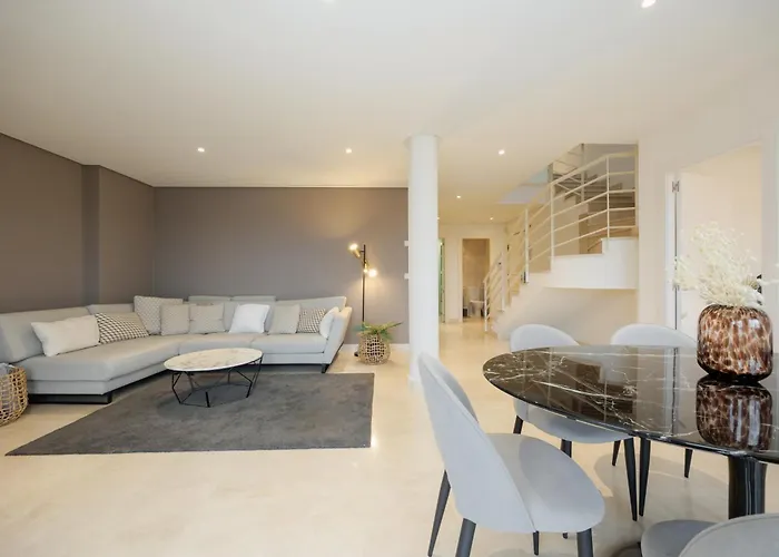 Penthouse With Sea Views In Nueva Andalucia Marbella