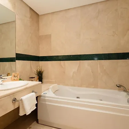 Penthouse With Sea Views In Nueva Andalucia Apartman