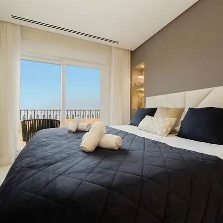 Penthouse With Sea Views In Nueva Andalucia